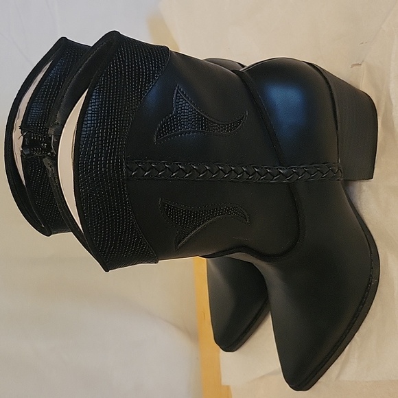 Universal Thread Boots - Picture 3 of 6